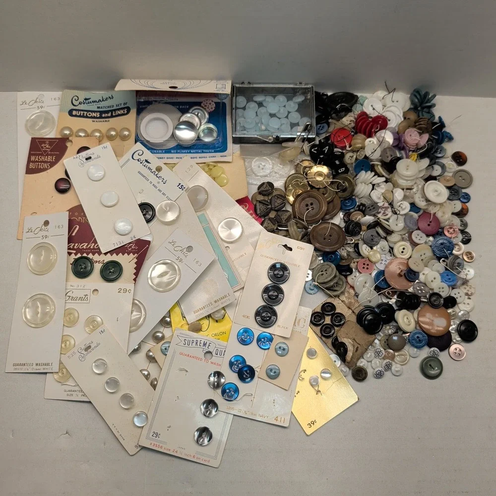 Vintage Mixed Sewing Button Lot Le Chic Costumakers Bulk Crafting Estate 1lb